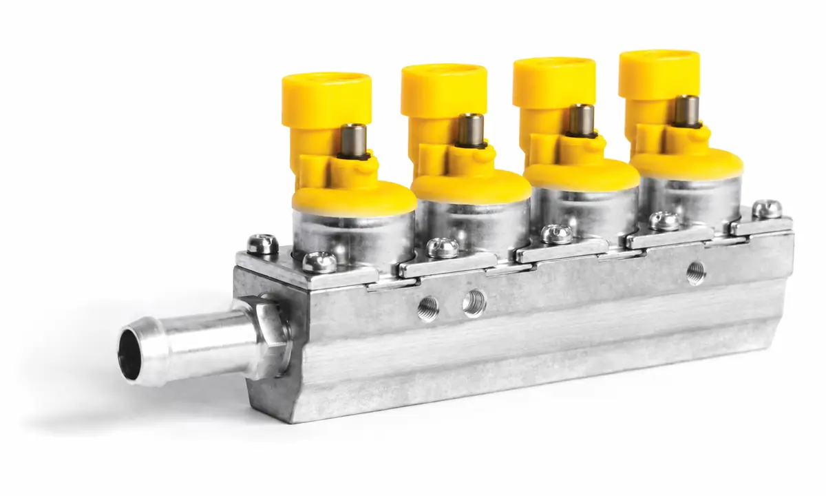 Complete three-quarter view of the yellow MIJO MIR-07 one-ohm high-flow four-injector rail